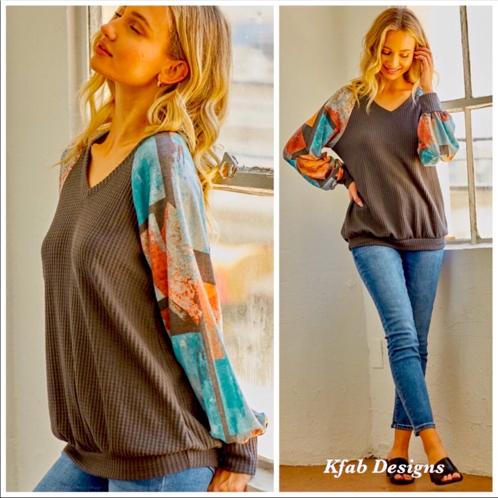 Striking💙Gray& blue artist palette sleeve top